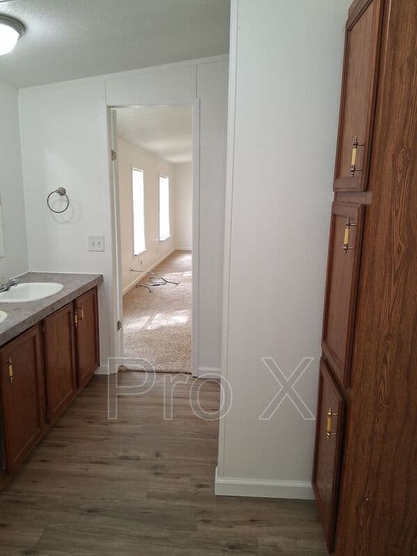 Cave Springs House: 910 Sands Rd