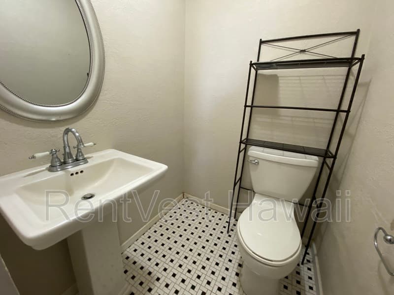 Mililani Townhome: 94-161 Kuahelani Ave