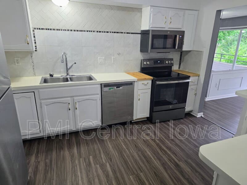 West Des Moines Condo: 1100 50th Street