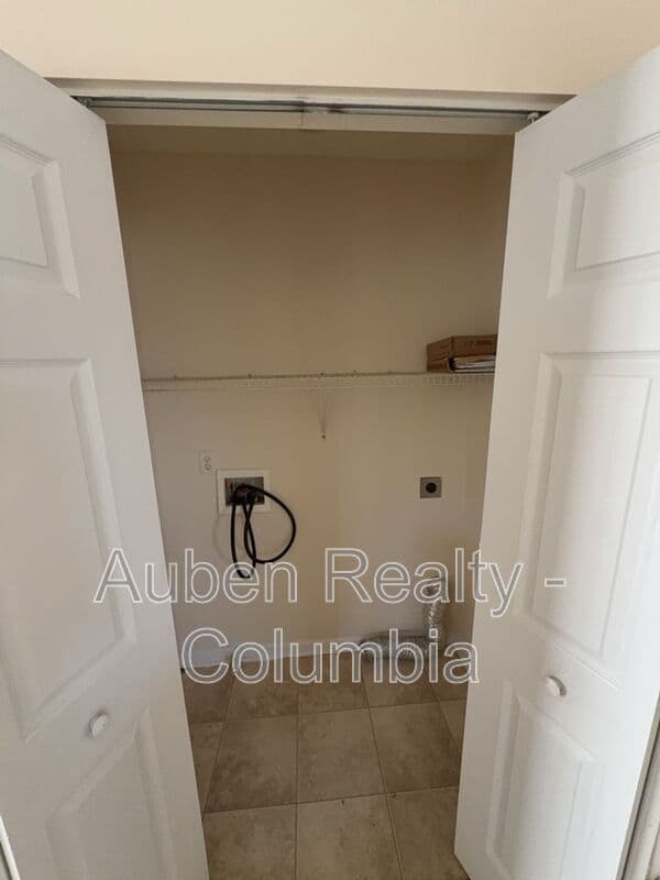 Lexington House: 420 Cape Jasmine Way