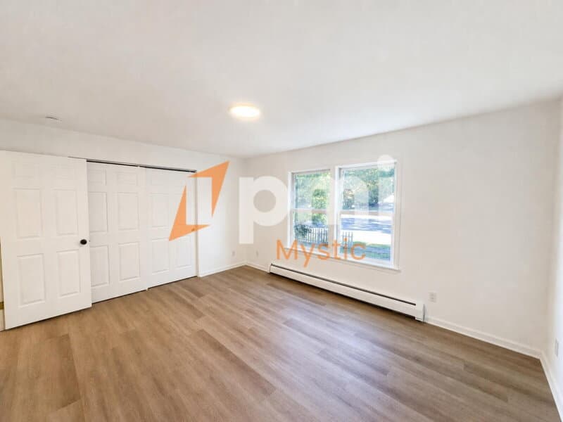 Mystic House: 106 Deerfield Ridge Dr