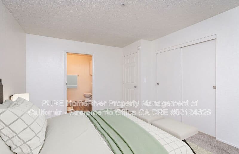 Sacramento House: 1621 Hood Rd