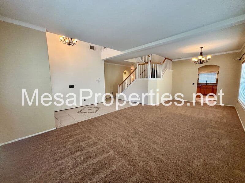 Victorville House: 12604 Sunglow Lane