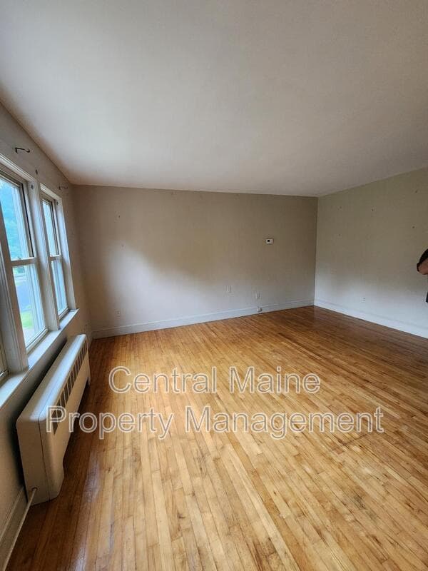 Lewistion Condo: 156 Cottage St. 2nd fl. L