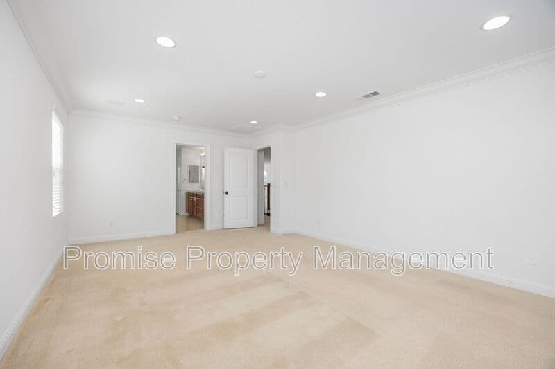 Oceanside House: 5514 Lipizzaner Circle