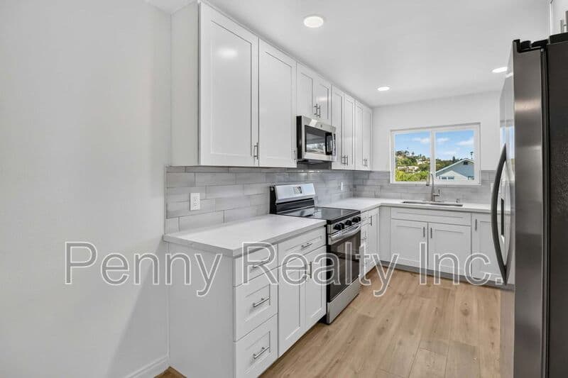Escondido Condo: 806 E 4th Ave.