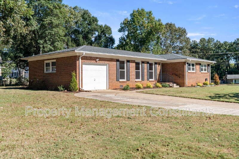 Huntsville House: 3200 West Helena Drive Northwest