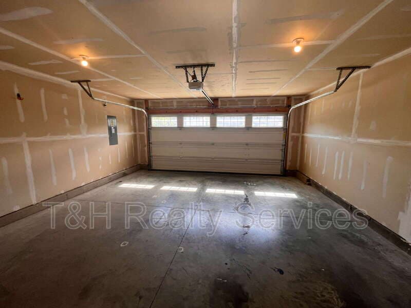 Ulen House: 854 McArthur Drive