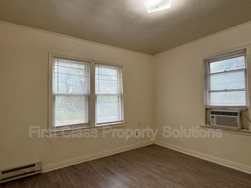 Oklahoma City House: 1904 NE 25th St