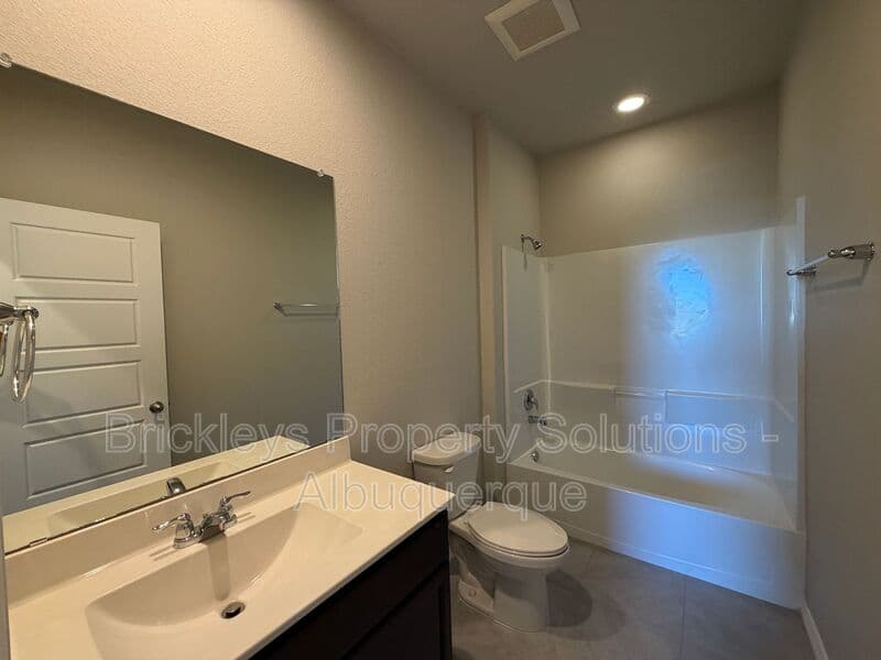 Rio Rancho House: 4875 Mount Salas St NE