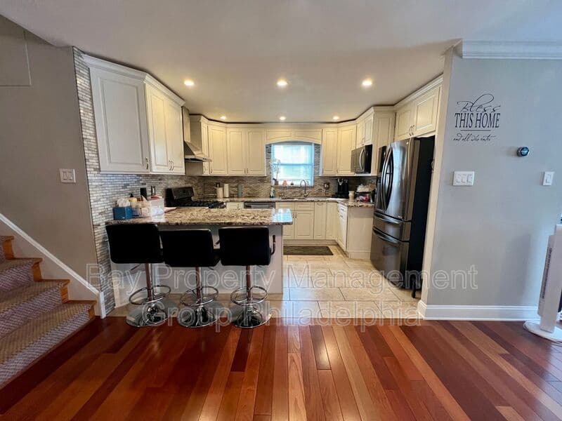 Philadelphia House: 2988 Welsh Rd