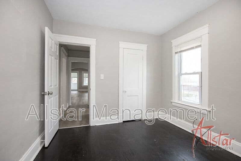 Cleveland Condo: 13815 Idarose Ave