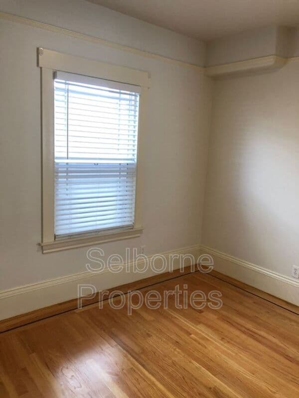 Oakland House: 937 International Blvd