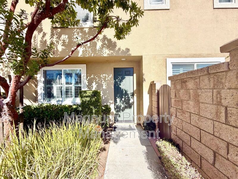 Murrieta House: 35792 Hazelhurst St