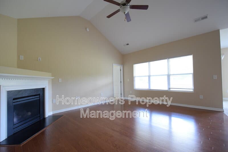 Hope Mills House: 2541 Spinnaker Dr.