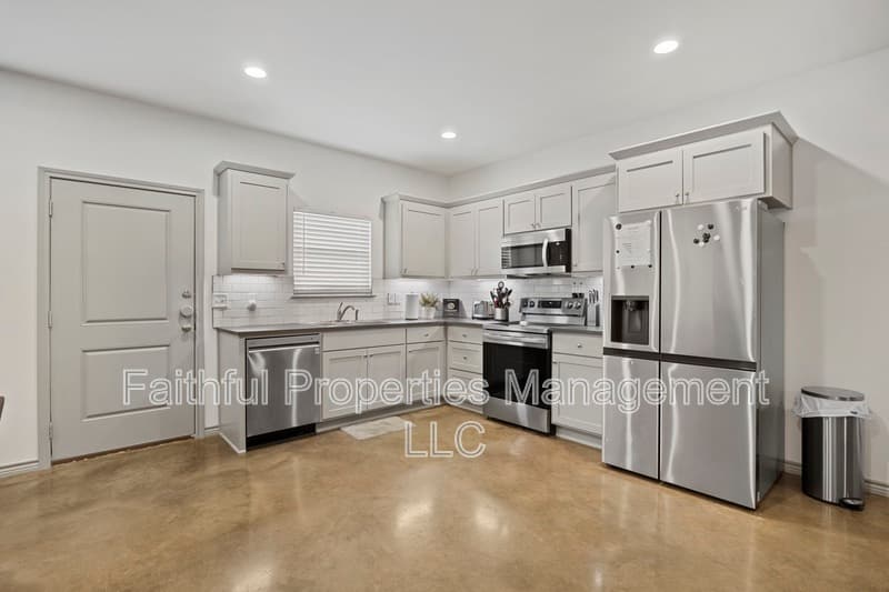 Lindale Condo: 16246 County Road 4100 - 4