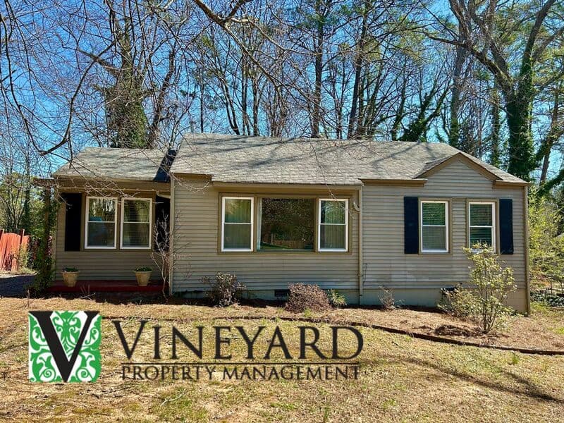 Smyrna House: 1995 Benson Ave SE