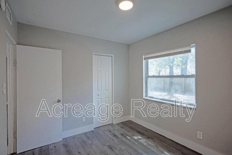 Jacksonville House: 1652 Myrtle Ave N