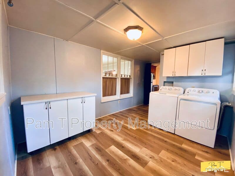 Savannah House: 304 Columbus Dr