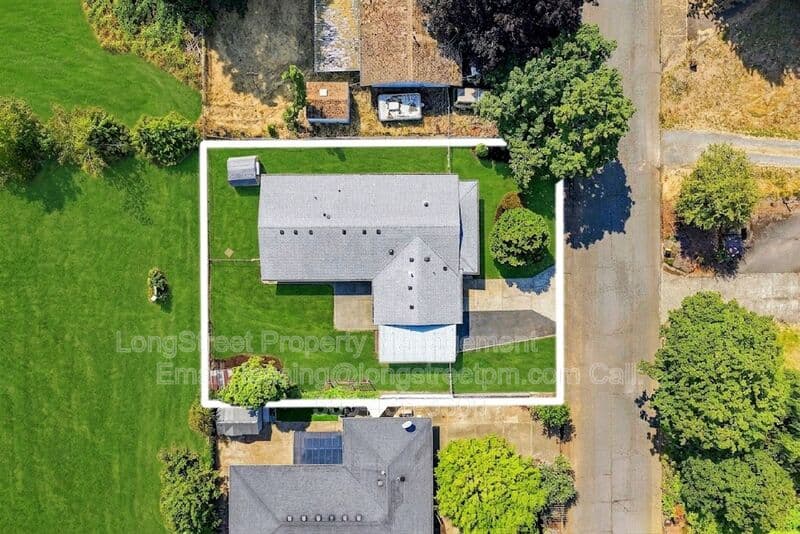 Beavercreek House: 22032 S Dans Ave
