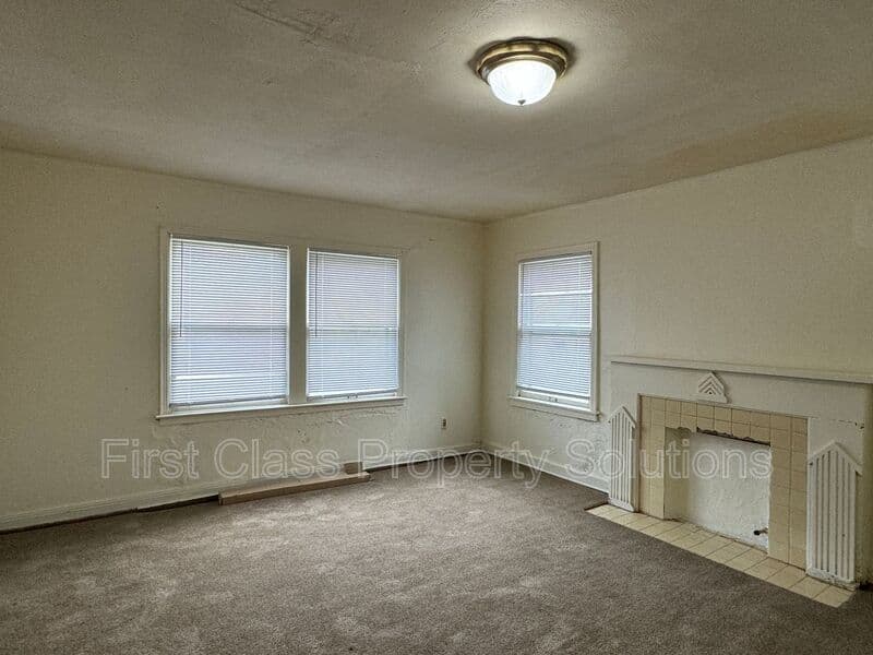 Oklahoma City House: 1904 NE 25th St