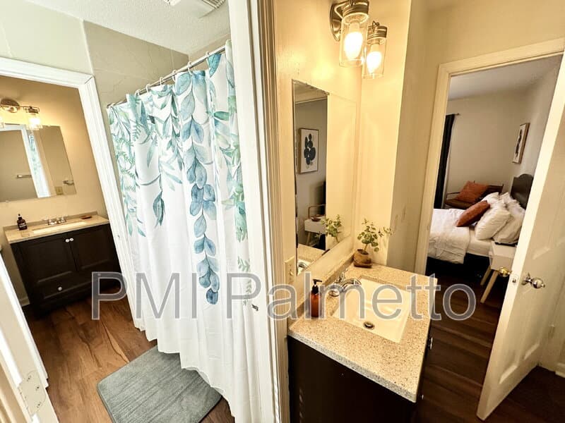 Columbia Condo: 2405 Duncan Street