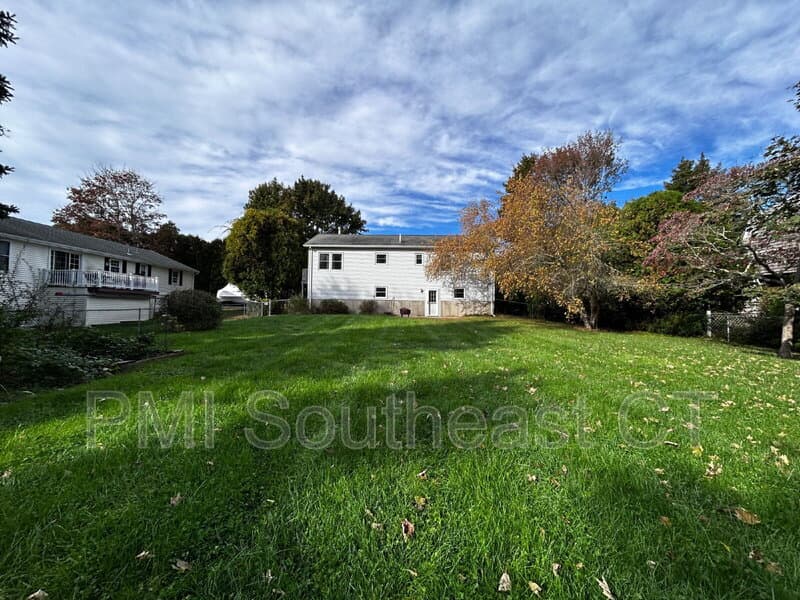 Mystic House: 250 Capstan Ave