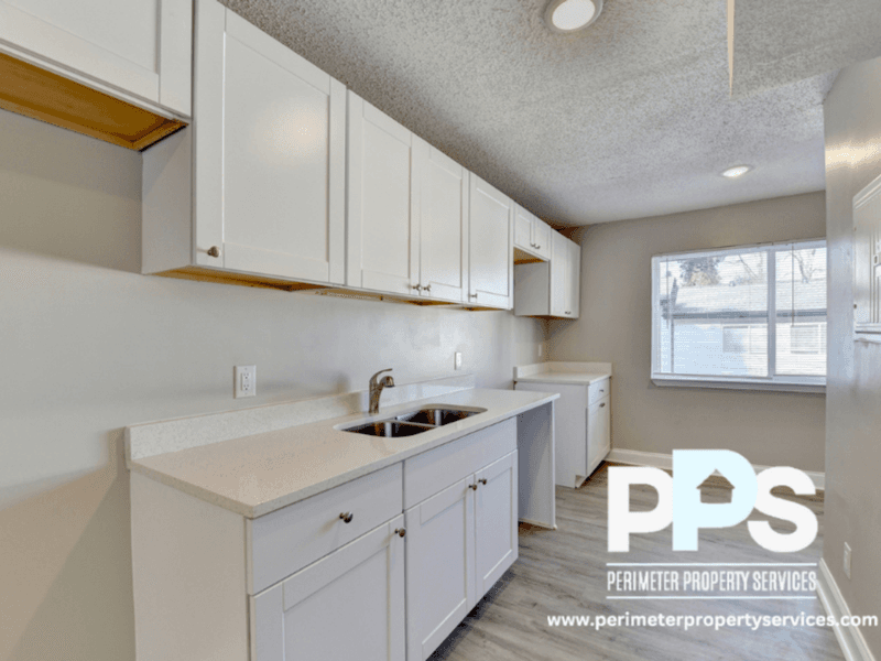 Atlanta House: 390 West Lake Avenue