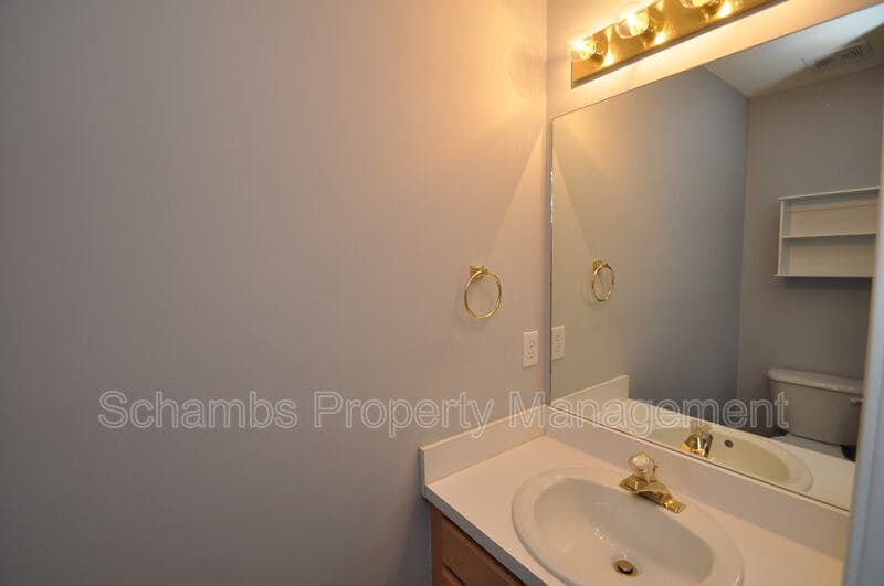 Apex House: 806 Brickstone Dr