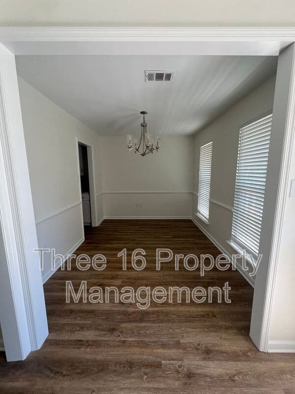 Evans House: 4211 Fairfield Cir