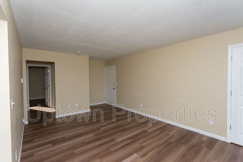 Portland House: 4633 SW Huber St