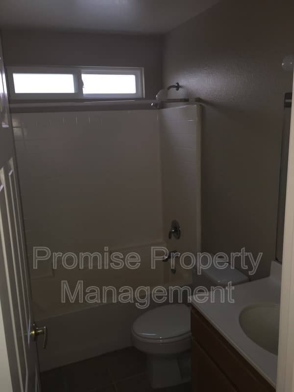Oceanside Condo: 565 Lands End Way