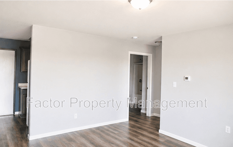Belle Plaine Condo: 561 Elk Street South