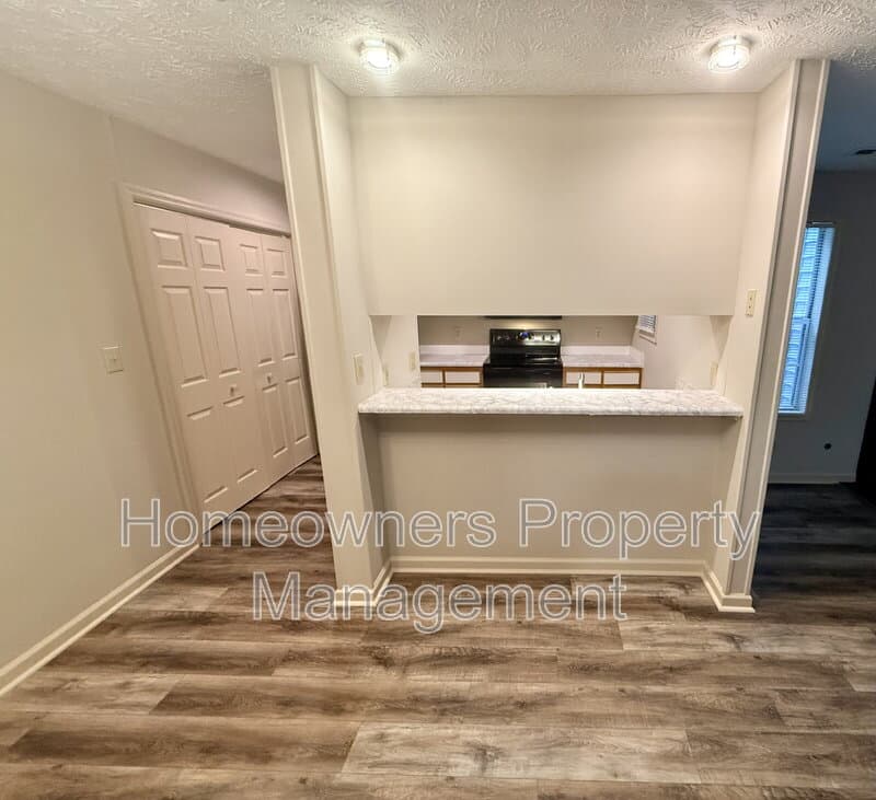 Fayetteville House: 325 Waterdown Dr
