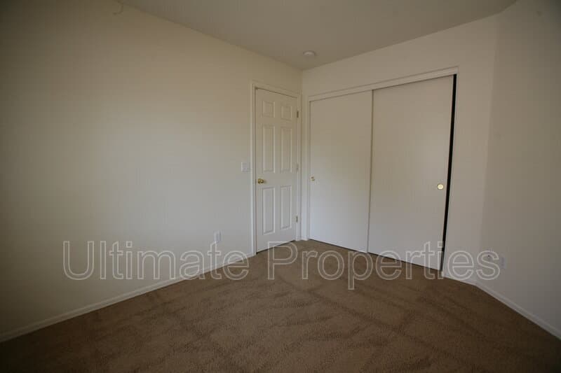 Surprise House: 17476 W Ventura St