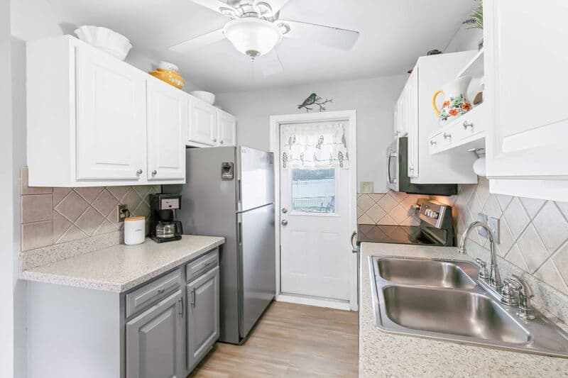 Littiz House: 24 Knollwood Drive
