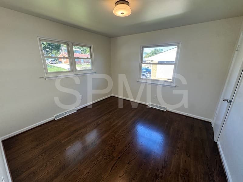 Roanoke House: 216 Nancy Drive Northwest