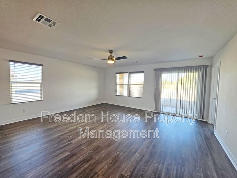 Pahrump House: 766 Makenna Rain Drive