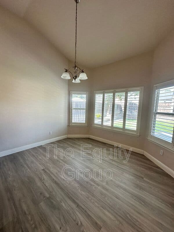 Visalia House: 239 North Preston St