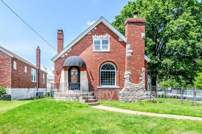 Saint Louis House: 8601 Virgil Ave