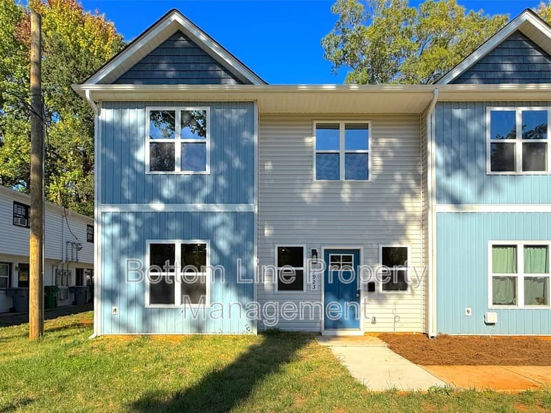 Charlotte Townhome: 2923 Burgess Dr