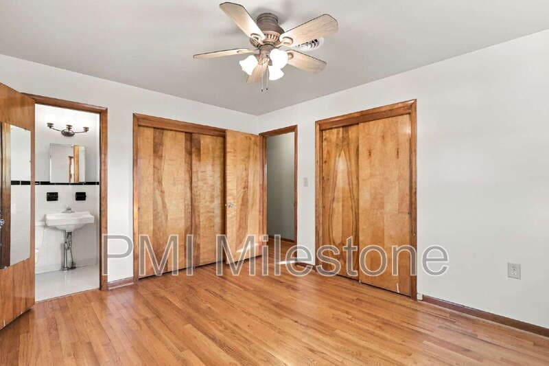 Greencastle House: 105 W Walter Ave