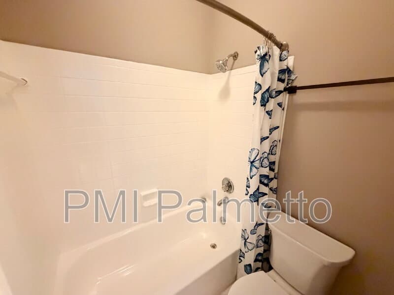 Columbia House: 3923 West Buchanan Drive