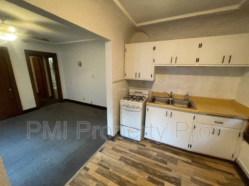 Cudahy Condo: 3432 E Cudahy Ave