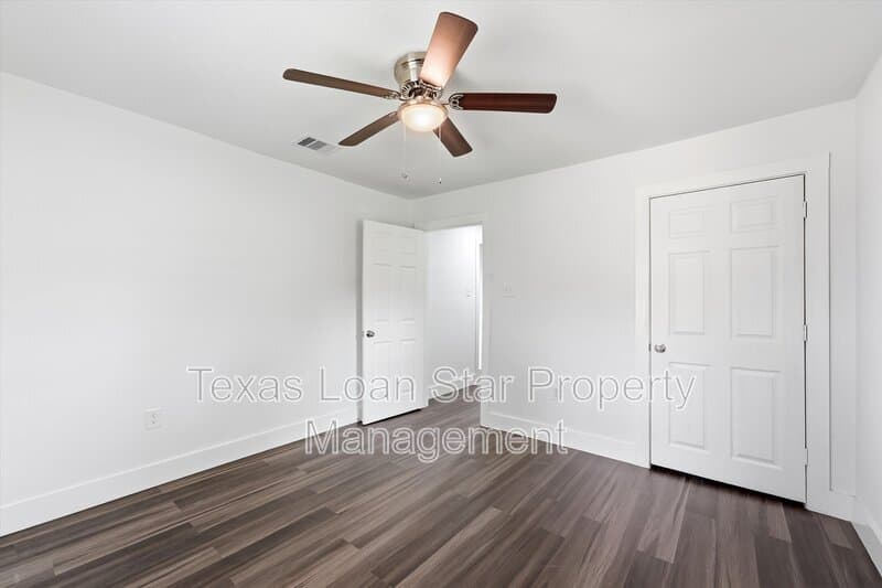 Houston House: 2281 Des Jardines St