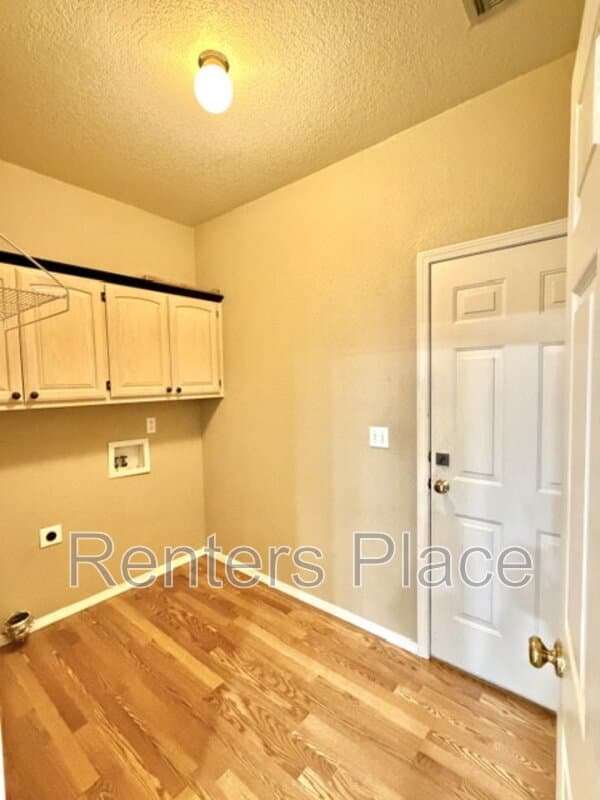 Broken Arrow House: 204 North Magnolia Court