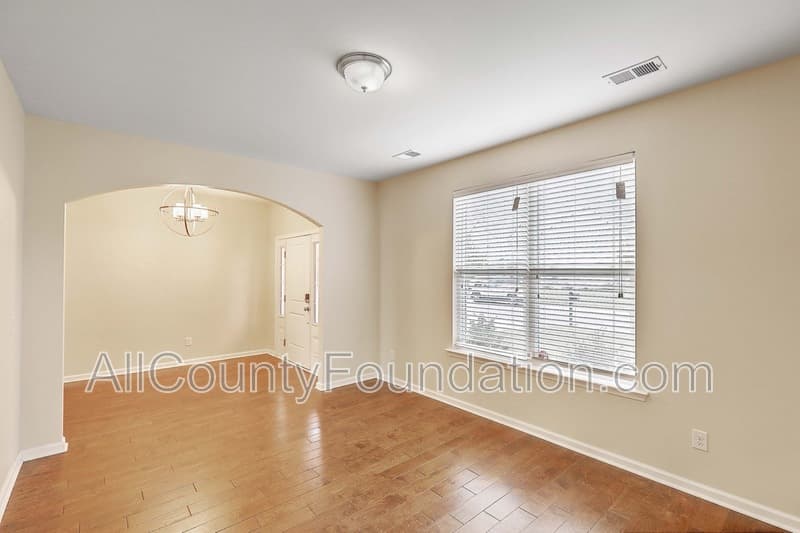 Summerville House: 431 Flat Rock Ln