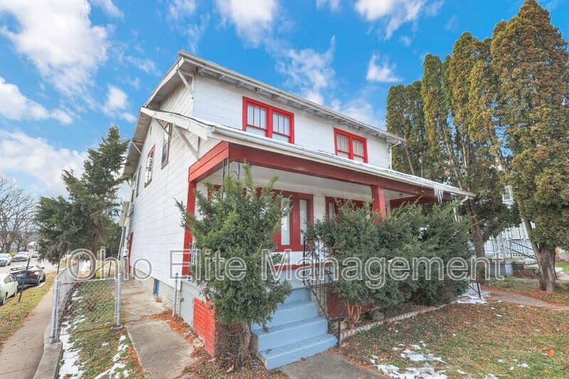 Columbus House: 2709 Sullivant Ave