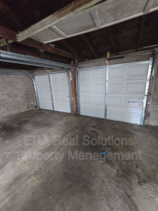 Columbus House: 49 S. Harris Avenue