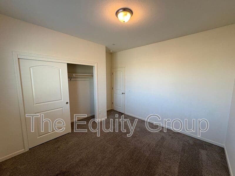 Visalia House: 3208 North Rova Ct